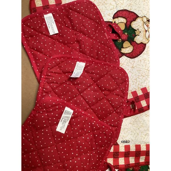 Christmas placemats plus 3 Pot holders B & D - Picture 4 of 5